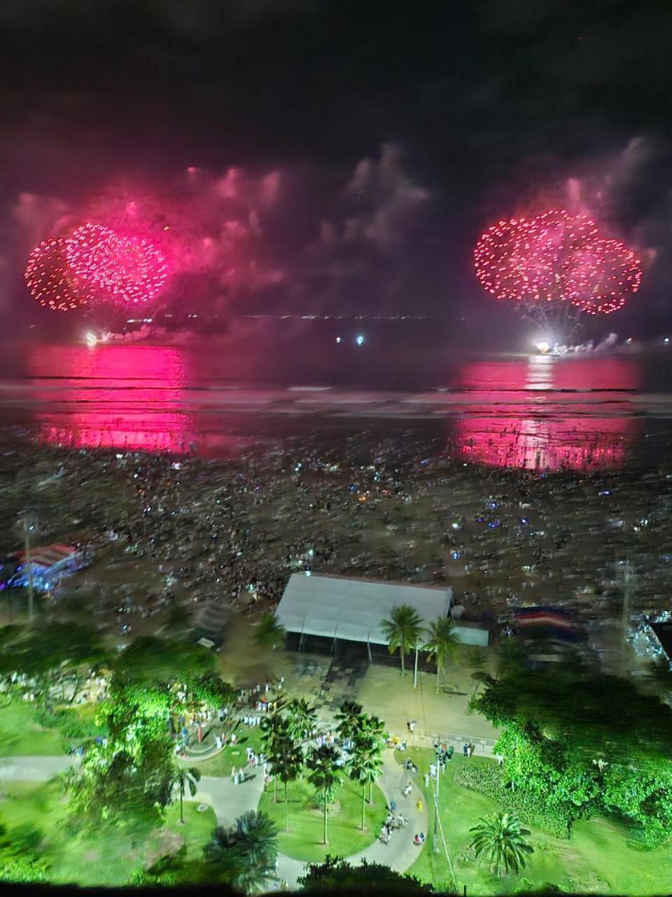 Apartamentos Na Praia Do Gonzaga Frente Mar Com Estacionamento Сантос Стая снимка